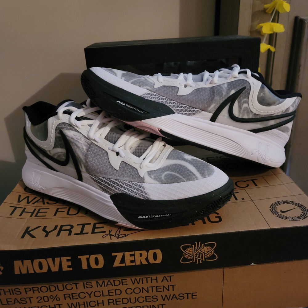 Nike Kyrie Infinity Men's Shoes - Black and White